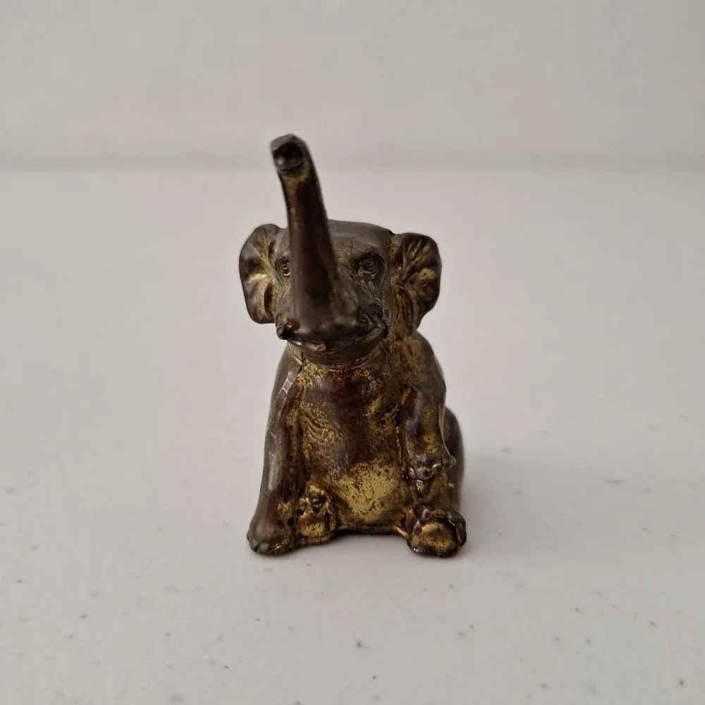 Vintage Small Brass Petina Sitting‎ Elephant Paperweight Figurine Decor